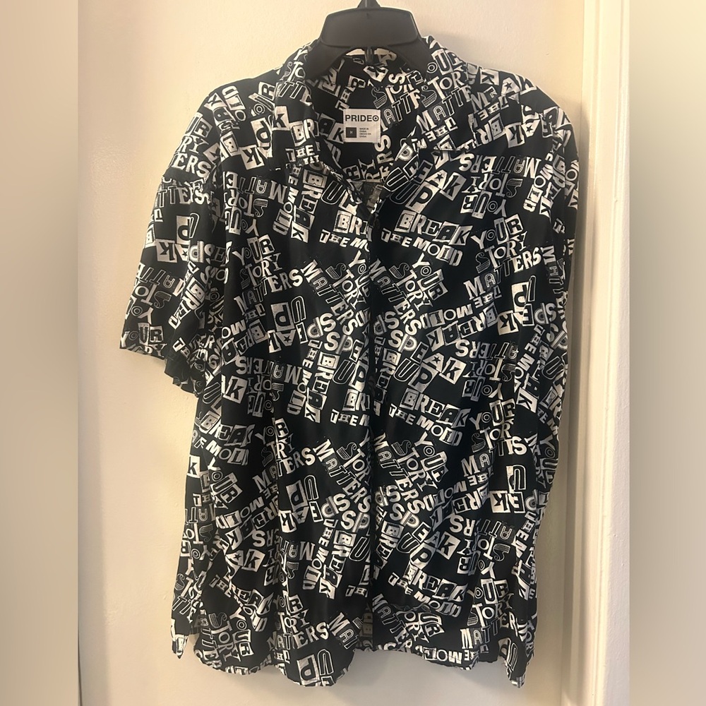 Medium PRIDE short sleeve button down